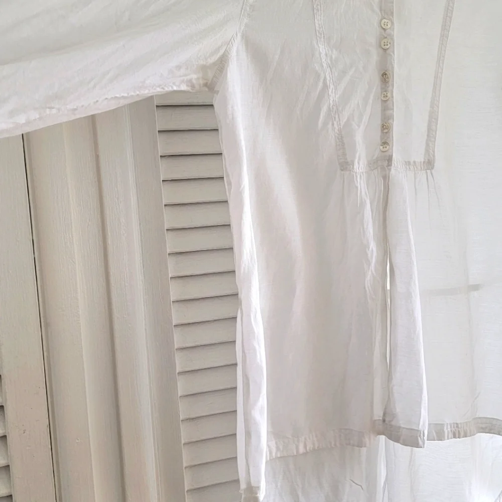 White Tunic style lightweight blouse by Birger et Mikkelson. - Picture 5 of 6
